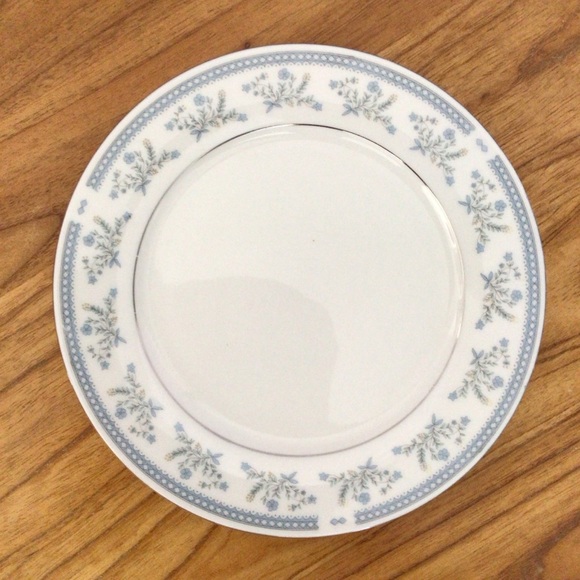 Vintage Blue Floral China Salad Plates - Set of 4 - Picture 8 of 11